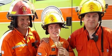 Bomberos Voluntarios de Arroyito salvaron un gatito de un desagüe