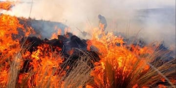 Hallaron a un joven con 95% del cuerpo quemado en Río Pinto