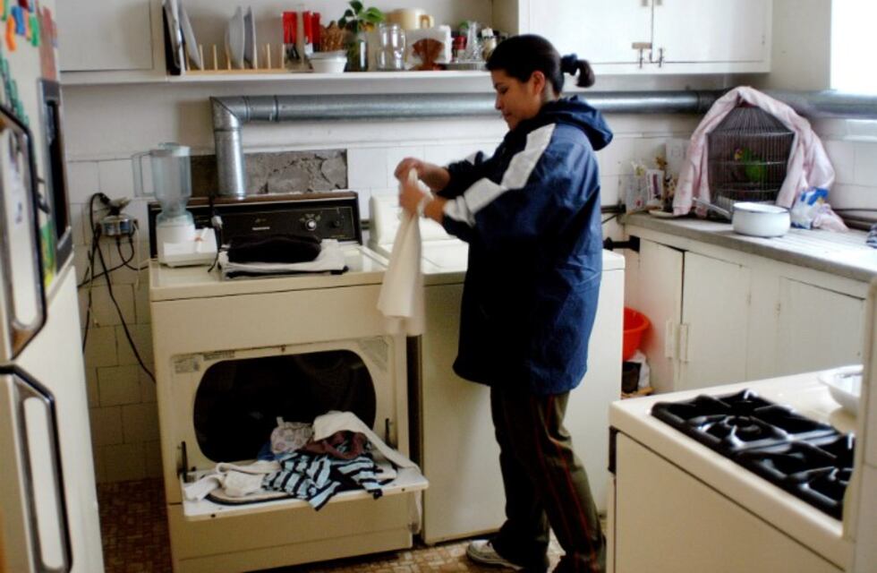 Las empleadas domésticas tienen derecho al aguinaldo: ¿cuánto deben cobrar?