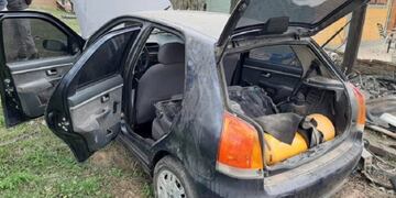 El Fiat Palio estaba en una vivienda de Arroyo Leyes donde también hallaron armas de fuego y plantas de marihuana\u002E (Radio EME)