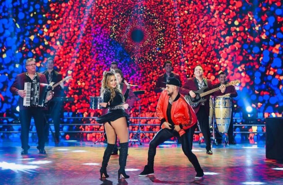 Los Palmeras tocaron para acompañar a Karina en el Bailando