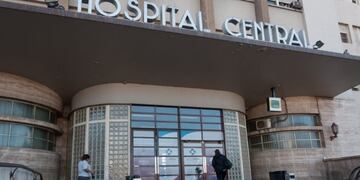 Hospital Central de Mendoza, donde fue atendida la mujer apuñalada\u002E