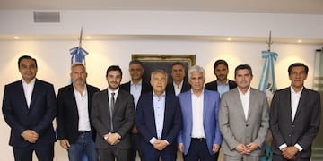 Los 10 gobernadores electos del PRO y radicales se reunieron para ponerle límites al presidente electo.
