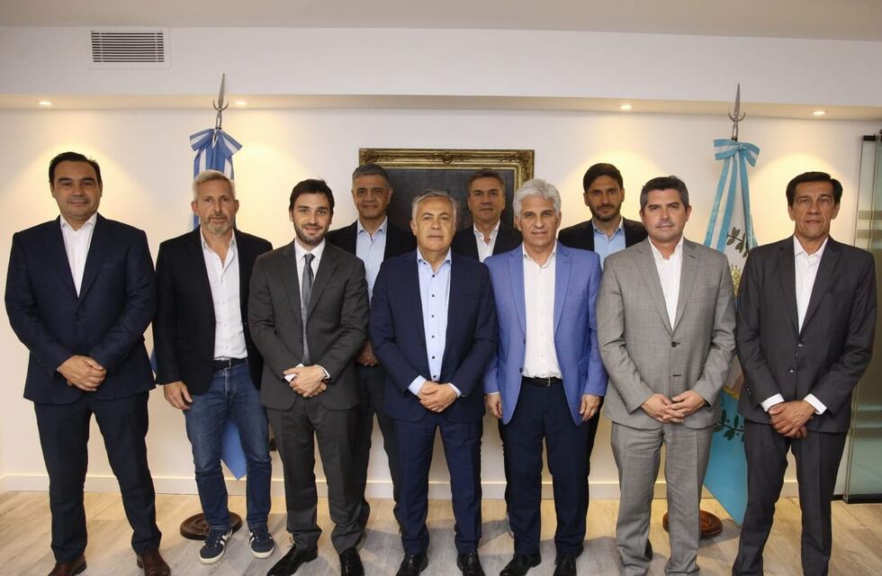 Gobernadores radicales y del PRO se reunieron en Mendoza para marcarle la cancha a Milei