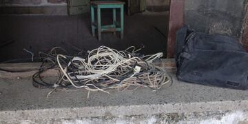 Lo detuvieron con un rollo de cables en la mano