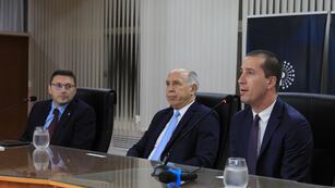 El presidente del Concejo Municipal de Rafaela, Lisandro Mársico, el ministro de la Corte Suprema de Justicia de la Nación, Ricardo Lorenzetti y su hijo Pablo, integrante de la Cámara de Apelaciones en lo Civil, Comercial y Laboral de Rafaela.