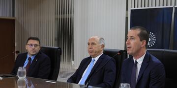 El presidente del Concejo Municipal de Rafaela, Lisandro Mársico, el ministro de la Corte Suprema de Justicia de la Nación, Ricardo Lorenzetti y su hijo Pablo, integrante de la Cámara de Apelaciones en lo Civil, Comercial y Laboral de Rafaela.