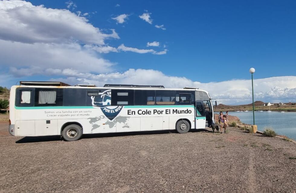 “En Cole por el Mundo”: a bordo de “Chimuelo”, una familia de santafesinos recorre el país y sueña con llegar a Alaska