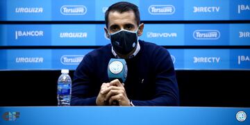 Guillermo Farré, nuevo entrenador de Belgrano, no pudo arrancar su trabajo en forma presencial.