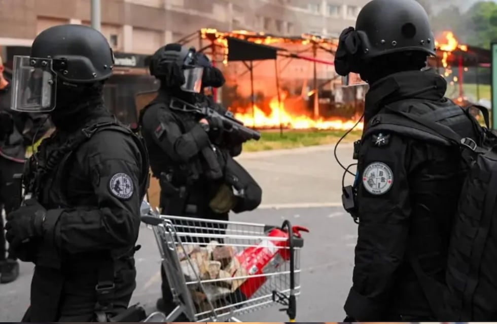 Disturbios en Francia: atacaron la casa de un alcalde y hubo más de 700 detenidos