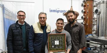 Recorrida por la fábrica de gin rafaelina