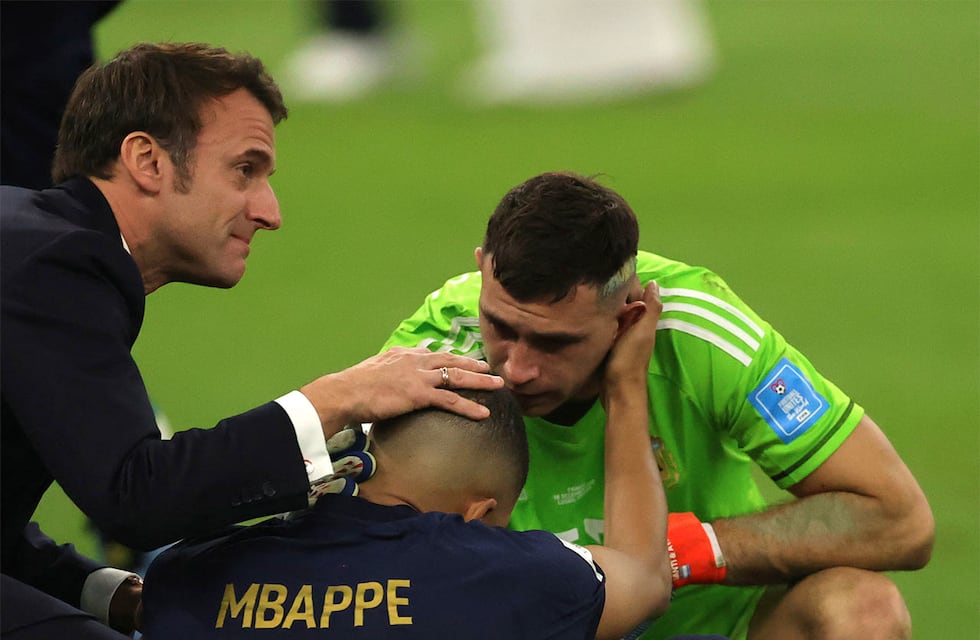 Escándalo en Francia: denuncian los “millonarios” viajes de Emmanuel Macron al Mundial