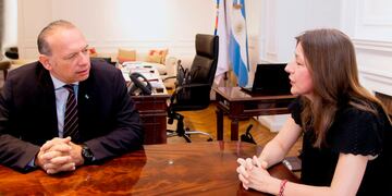 La ministra de Seguridad nacional, Sabina Frederic, y con su par en la provincia, Sergio Berni.