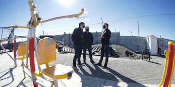 Las Obras que se llevan adelante han mejorado más de 20 plazas, realizaron pintura de cordones y trabajos de saneamiento en distintos sectores de Margen Sur.