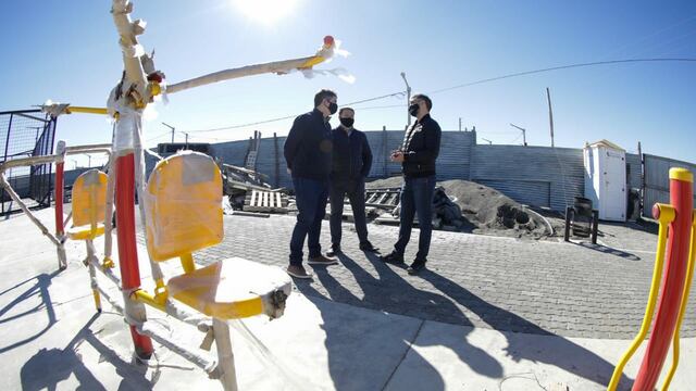 Las Obras que se llevan adelante han mejorado más de 20 plazas, realizaron pintura de cordones y trabajos de saneamiento en distintos sectores de Margen Sur.
