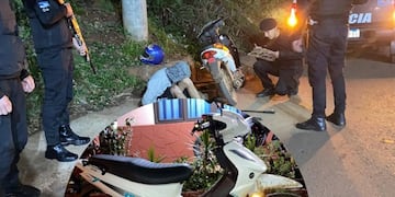 Incursión policial en Iguazú: detienen a un hombre con armas y motocicleta sin documentación.