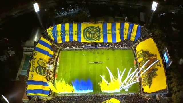 El imponente recibimiento de la hinchada de Rosario Central para el equipo en el partido ante Huracán. (Captura de TV)
