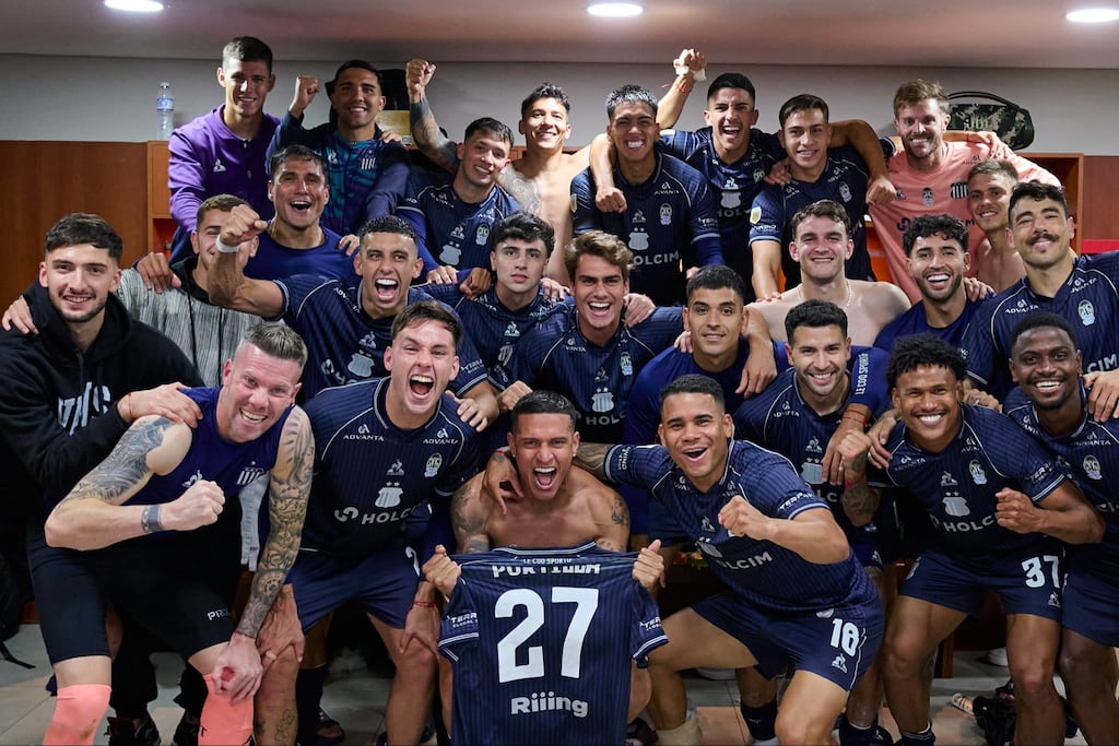 El festejo de Talleres tras ganarle a Platense. Y con la salvación al alcance de la mano (Prensa Talleres).