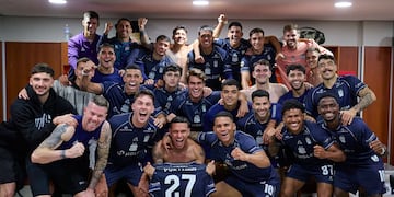 El festejo de Talleres tras ganarle a Platense. Y con la salvación al alcance de la mano (Prensa Talleres).