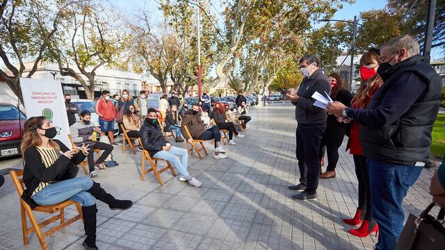 El intendente Daniel Orozco cuando hizo el anuncio y lanzamiento del proyecto destinado a los jóvenes "La Idea de mi Vida". Gentileza