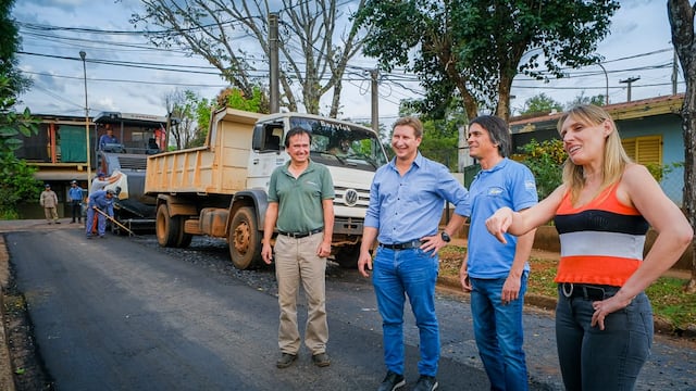 Sebastián Macias recorrió la planta de asfalto en Montecarlo.