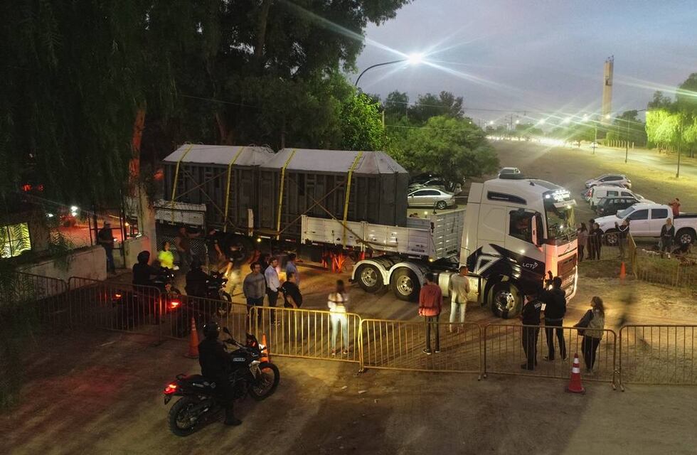 Con el afecto de los mendocinos, así viajan Pocha y Guillermina al santuario en Brasil