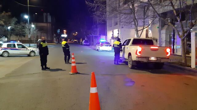 Controles: Desbaratan tres fiestas clandestinas y seis retiros de licencia por alcolhemia positiva.