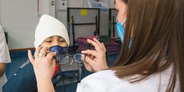 Nueva entrega de anteojos recetados a vecinos de Ushuaia