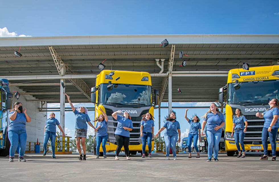 Cuatro mendocinas son conductoras profesionales de camiones