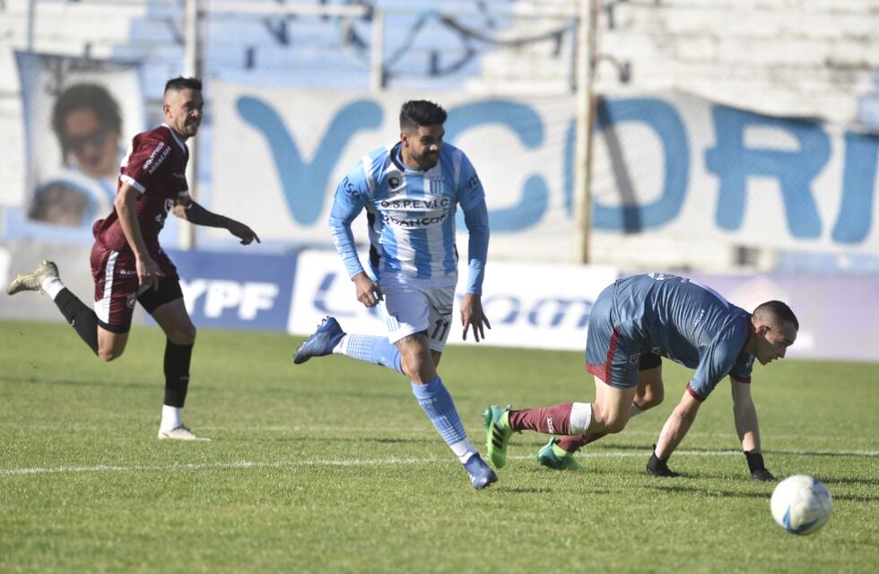 Diego Jara, el goleador del Racing puntero: “No renunciamos a nuestra idea”