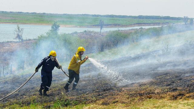 Brigadistas sofocan nuevos focos de incendios en el Delta Entrerriano