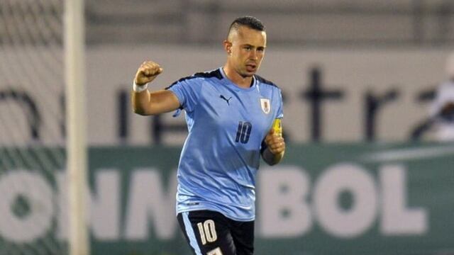 El uruguayo tenía todo acordado para regresar a la Argentina tras su primera experiencia en Racing Club. (TyC Sports)