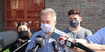 Votó Roberto Mirabella, en la escuela Mahatma Gandhi