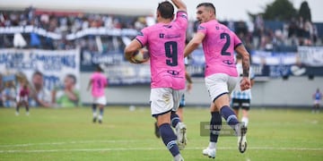 La jerarquía de Gonzalo Bergessio (9), en una inexplicable derrota de Racing de Nueva Italia.