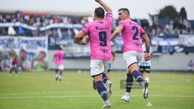 La jerarquía de Gonzalo Bergessio (9), en una inexplicable derrota de Racing de Nueva Italia.