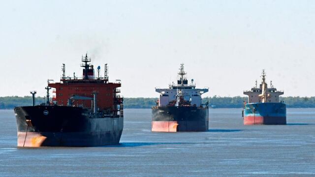 U$S 70 mil millones al año. Es lo que se transporta por la hidrovía, desde el norte de Santa Fe hasta la boca del río de la Plata. (La Voz / Archivo)