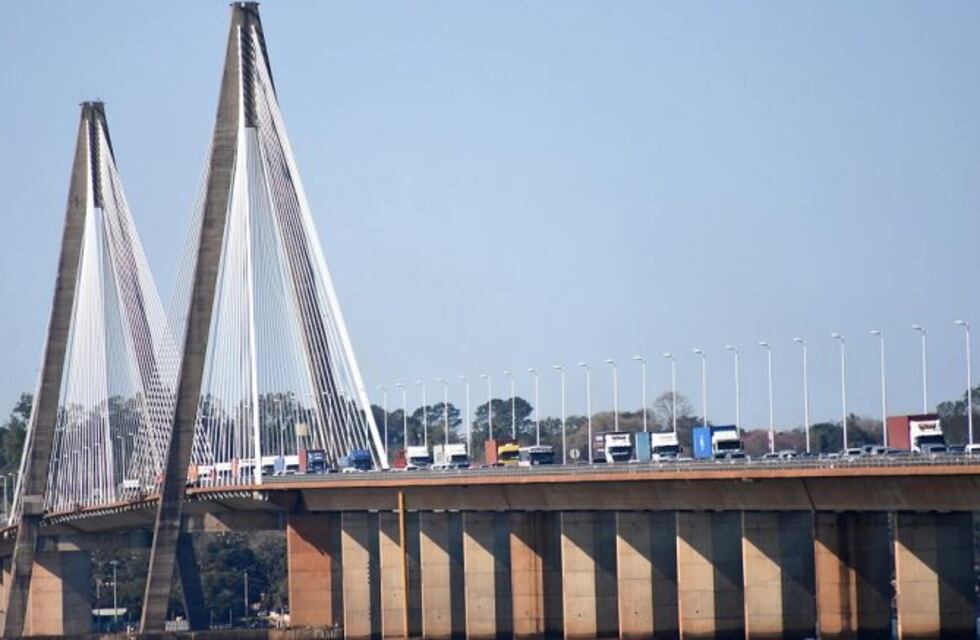 Hasta cuatro horas de cola en el Puente Posadas-Encarnación