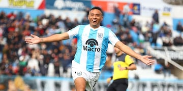 Francisco Molina festeja su gol, que significó la victoria de Gimnasia de Jujuy jugando de local frente a San Martín de San Juan.
