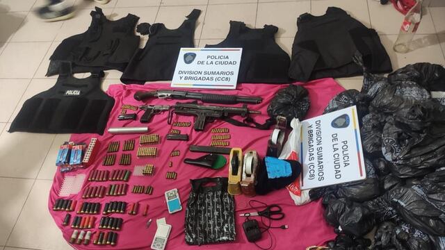 Operativo en Villa Lugano: descubrieron un arsenal de armas y secuestraron grandes dosis de cocaína y marihuana