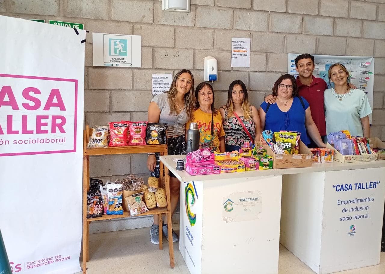 Casa Taller tiene a cargo el buffet de la Pileta Municipal