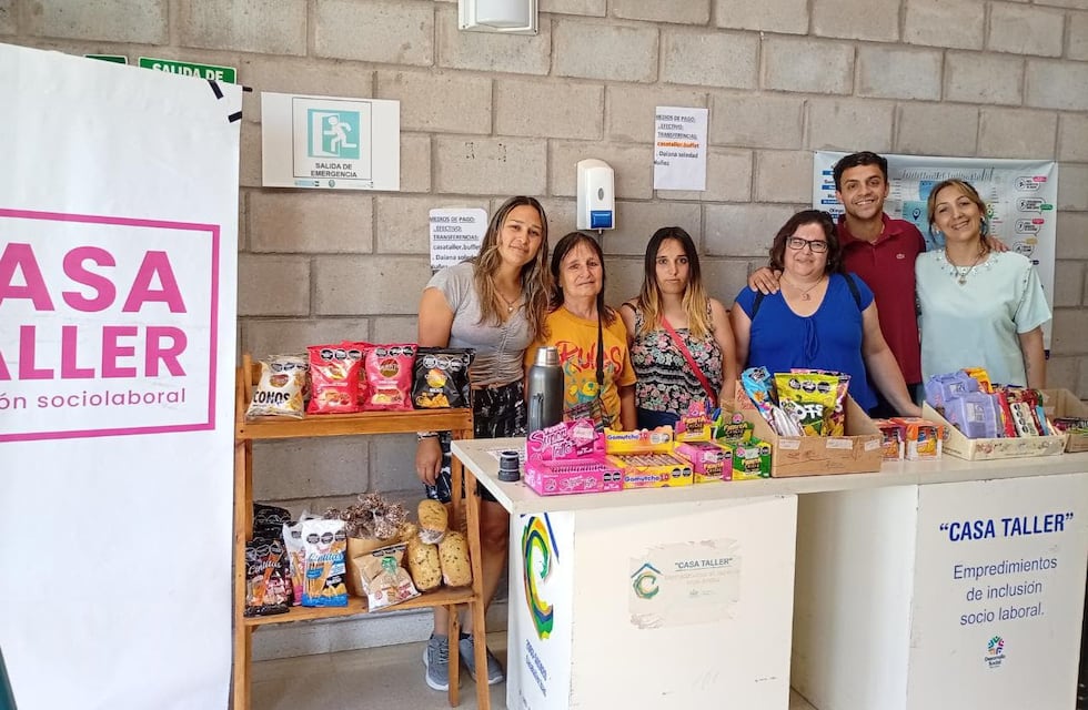 Casa Taller tiene a cargo el buffet de la Pileta Municipal