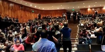 La insólita pelea entre algunos espectadores por una cerveza