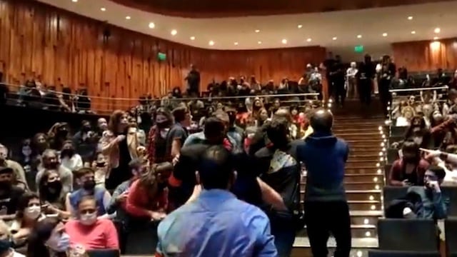 La insólita pelea entre algunos espectadores por una cerveza