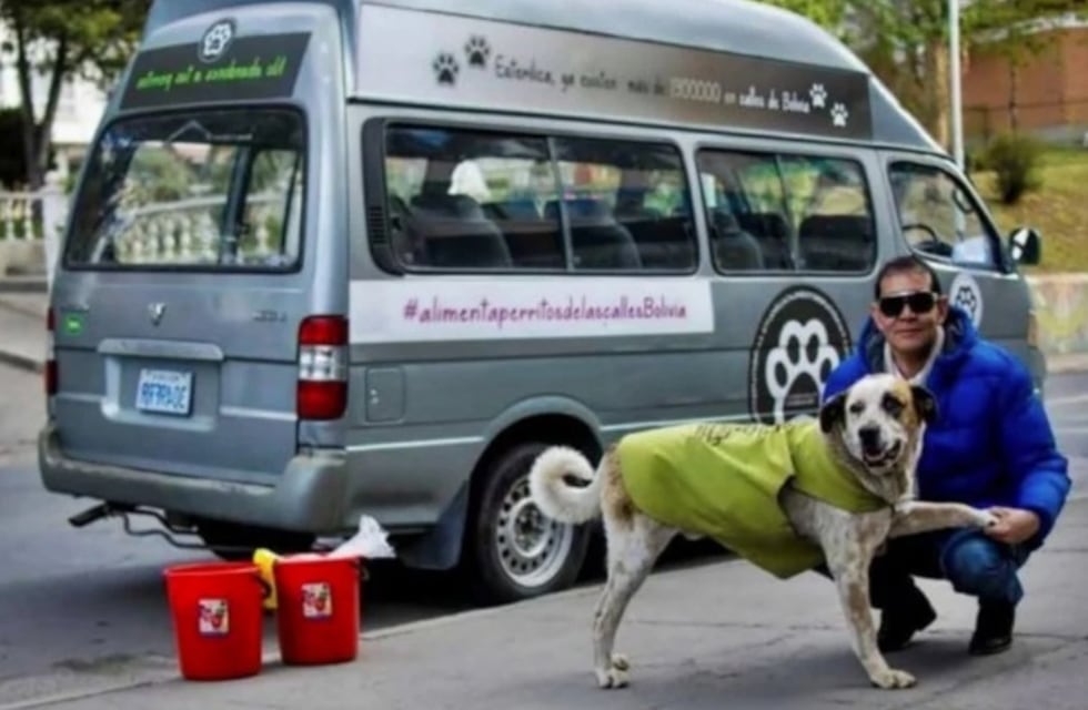 La emotiva historia de Fernando “Ferchy” Kushner: dejó una vida de lujos para dedicarse al cuidado de perros callejeros