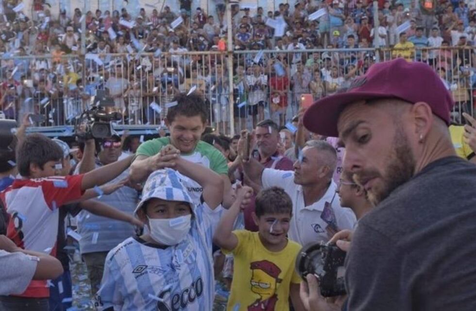 Cientos de tucumanos acompañaron al 'Pulga' Rodríguez en su partido a beneficio