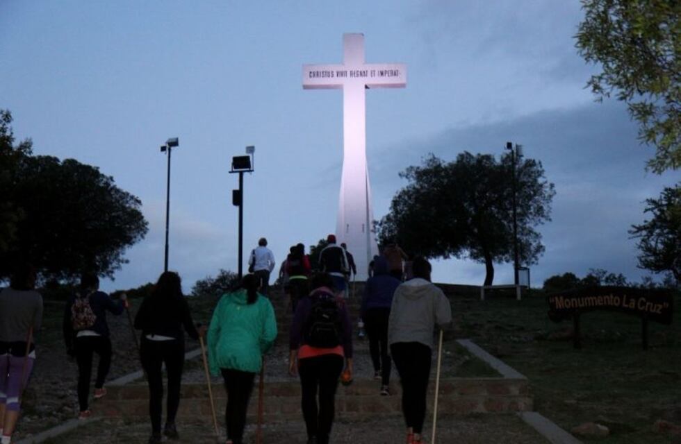 Más de 20 mil personas ascendieron al cerro La Cruz en Carlos Paz
