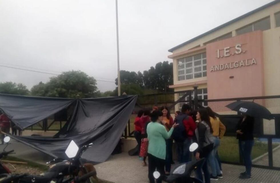 Nuevamente, alumnos de Andalgalá tomaron el Instituto de Educación Superior