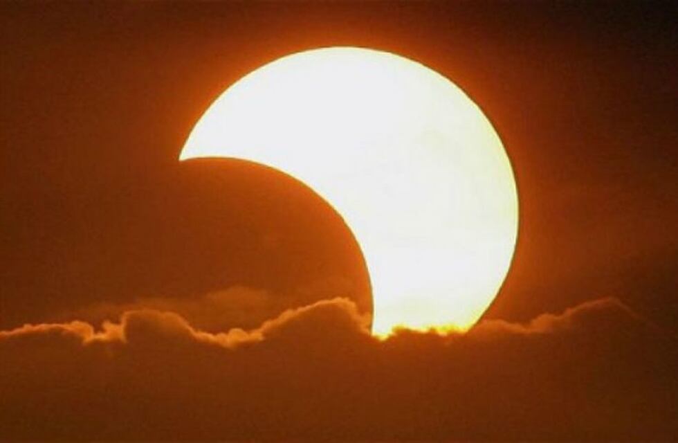 Un eclipse solar se podrá disfrutar en Rosario y la región el próximo domingo