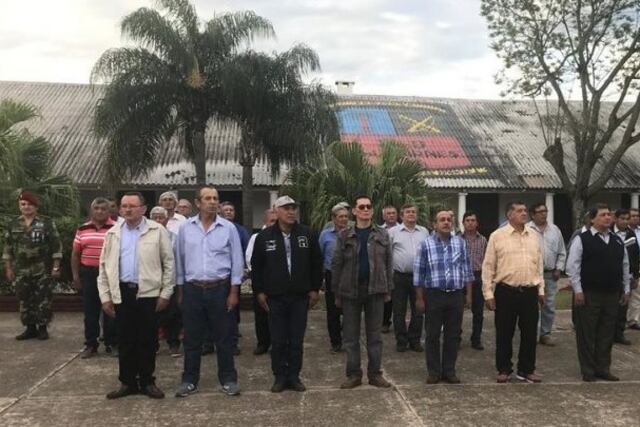 Ex combatientes del 5 de octubre en el patio de armas del Regimiento de Monte 29