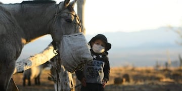 La primera salida de un niño neuquino y el regalo sorpresa que le esperaba (Foto: Martín Muñoz)